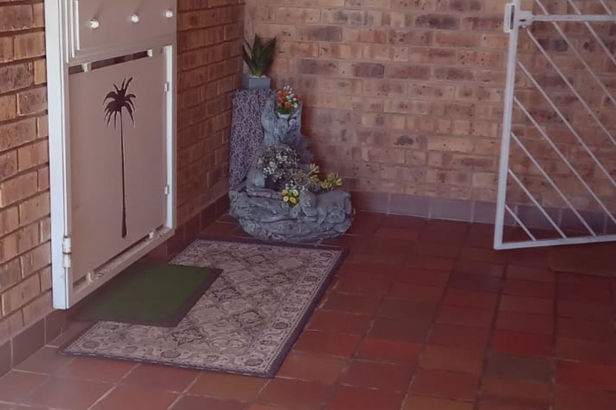 Ramsgate flat with communal pool and fibre - Photo 3