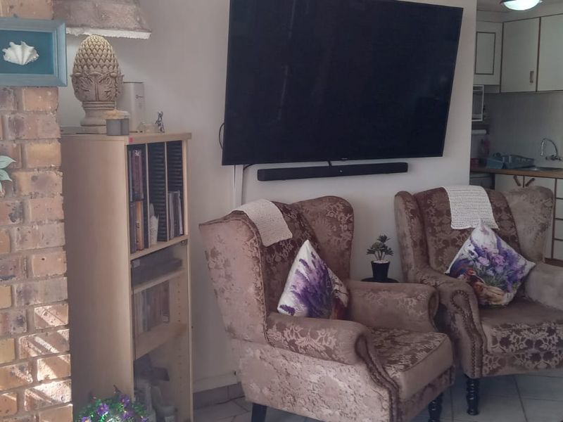 Ramsgate flat with communal pool and fibre - Photo 8
