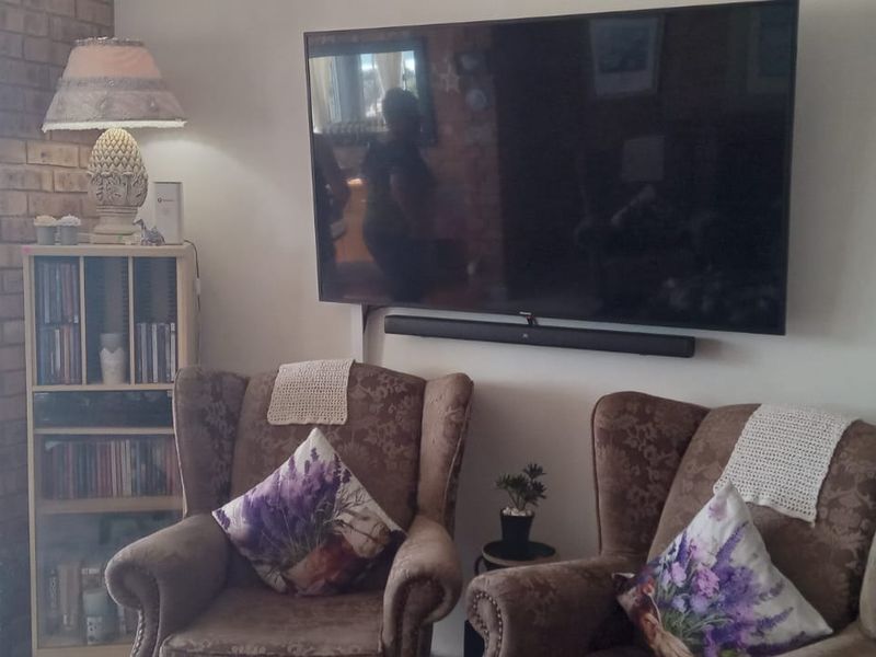 Ramsgate flat with communal pool and fibre - Photo 7