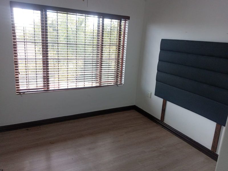 Spacious Free-Standing 2 Bedroom Home To Rent in Kyalami - Photo 4