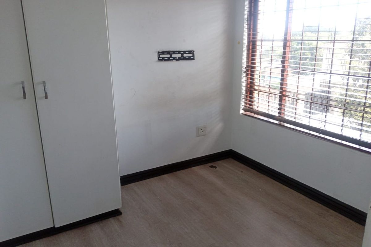 Spacious Free-Standing 2 Bedroom Home To Rent in Kyalami - Photo 5