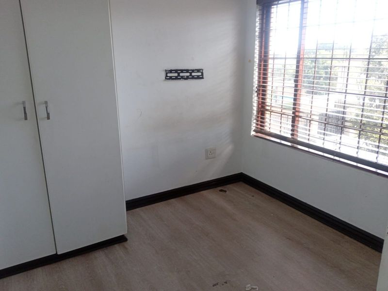 Spacious Free-Standing 2 Bedroom Home To Rent in Kyalami - Photo 5
