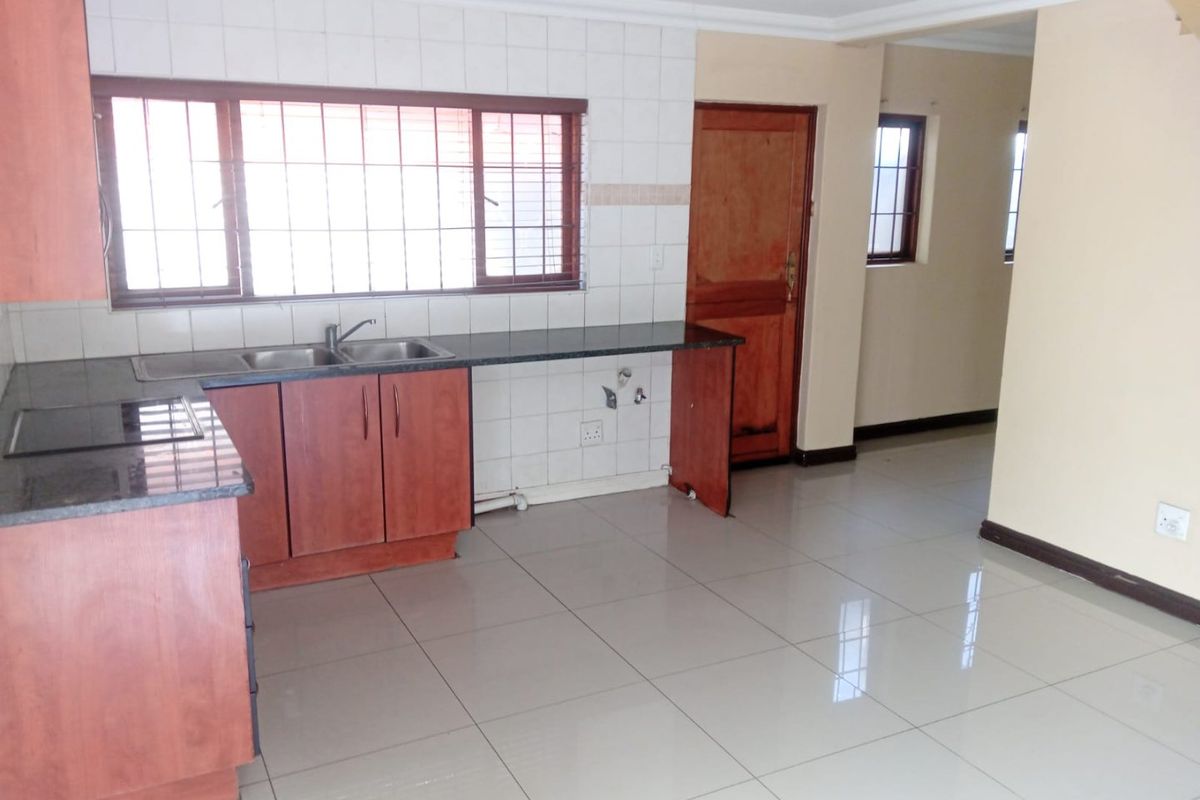 Spacious Free-Standing 2 Bedroom Home To Rent in Kyalami - Photo 3