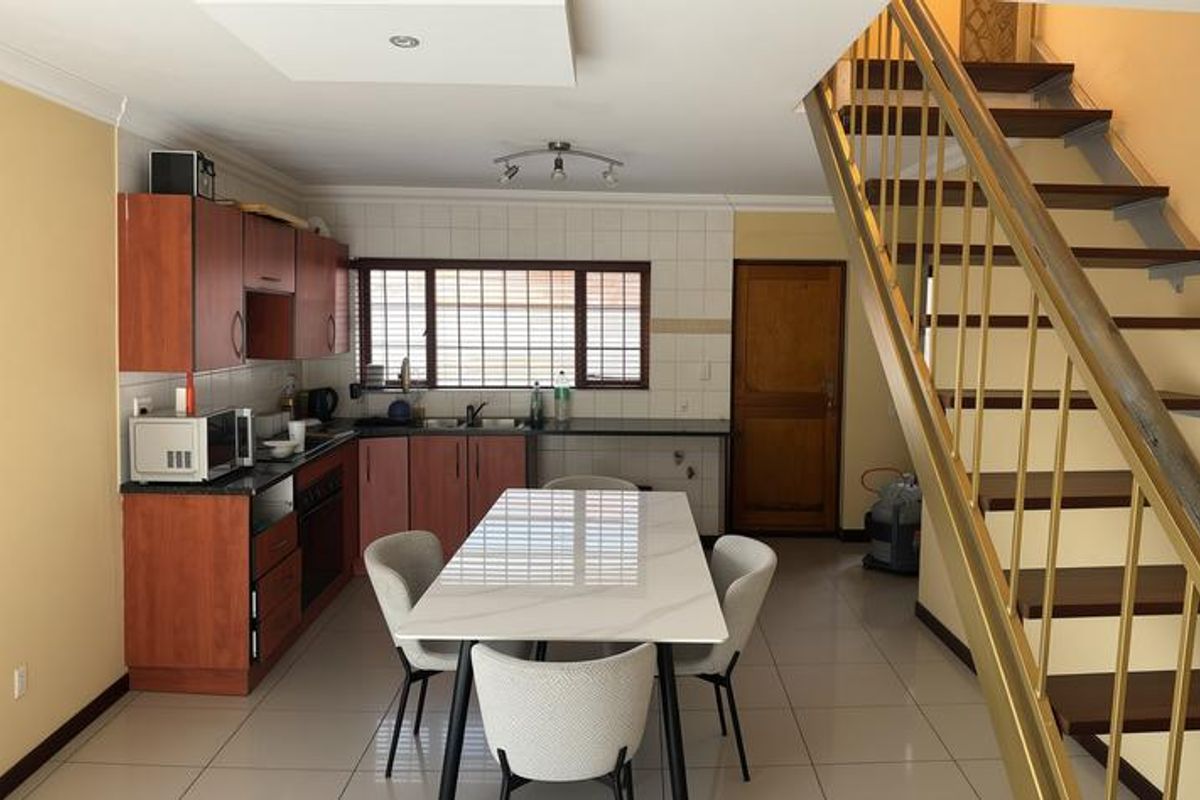 Spacious Free-Standing 2 Bedroom Home To Rent in Kyalami - Photo 2