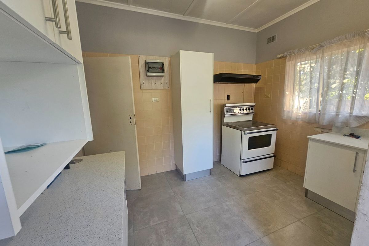Stunning House. Can be Office or Residence. Prime Location  - Photo 4