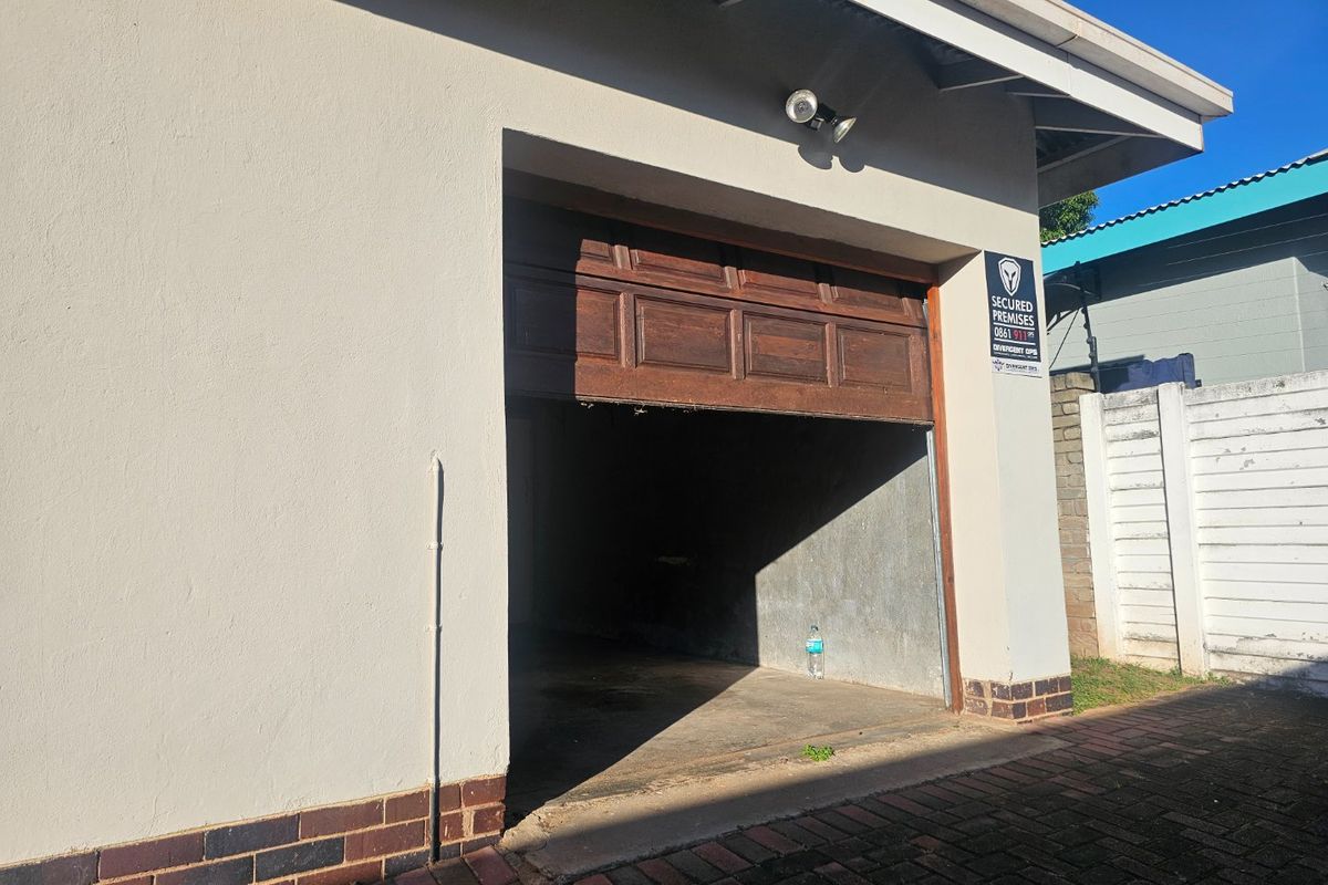 Stunning House. Can be Office or Residence. Prime Location  - Photo 2
