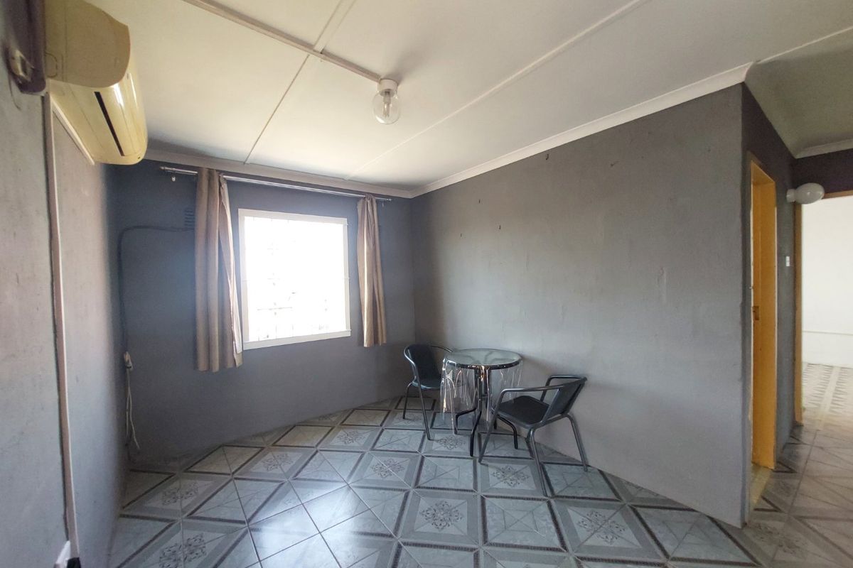 Comfortable 3 Bedroom Home To Let in Glenhills - Photo 4
