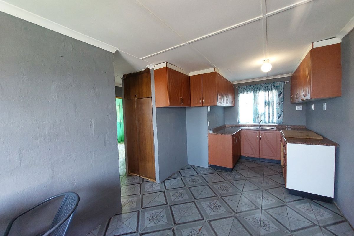 Comfortable 3 Bedroom Home To Let in Glenhills - Photo 3
