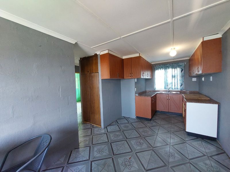 Comfortable 3 Bedroom Home To Let in Glenhills - Photo 3