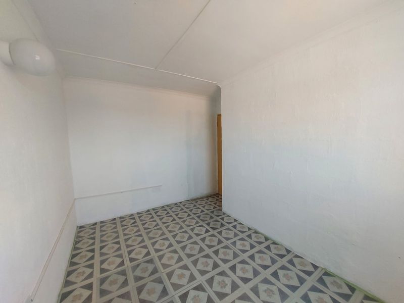Comfortable 3 Bedroom Home To Let in Glenhills - Photo 6