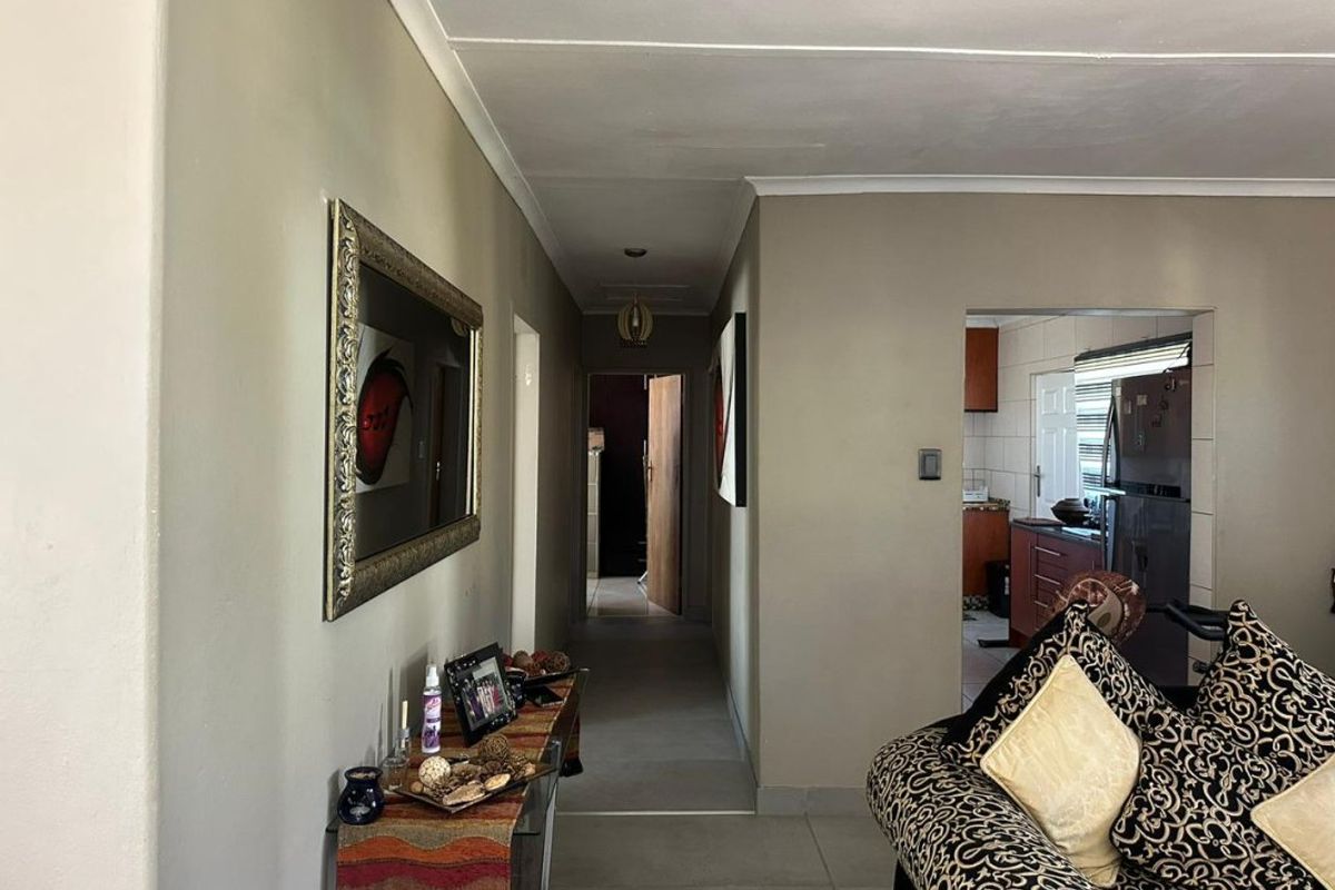 Spacious Family Home with Granny Flat & Great Value! - Photo 4