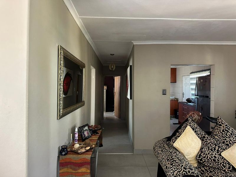 Spacious Family Home with Granny Flat & Great Value! - Photo 4