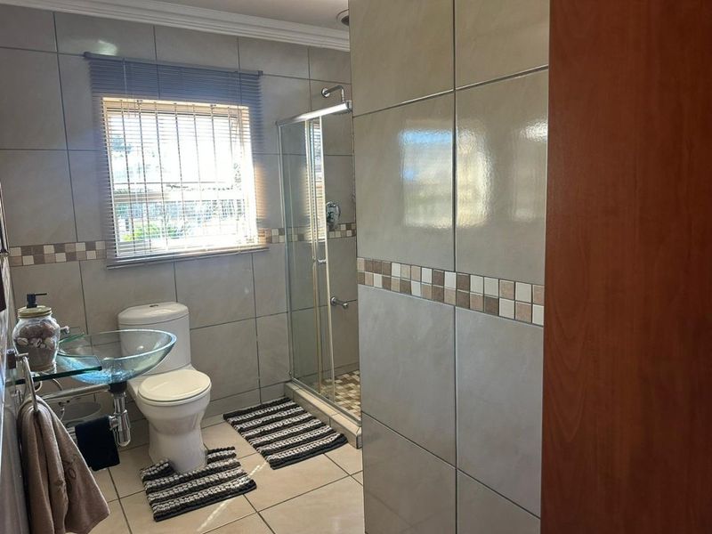 Spacious Family Home with Granny Flat & Great Value! - Photo 8