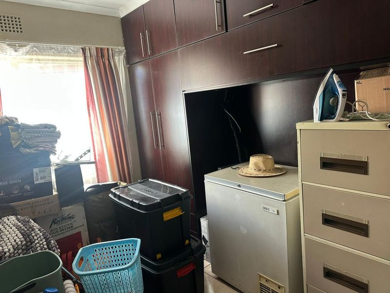 Spacious Family Home with Granny Flat & Great Value! - Photo 6