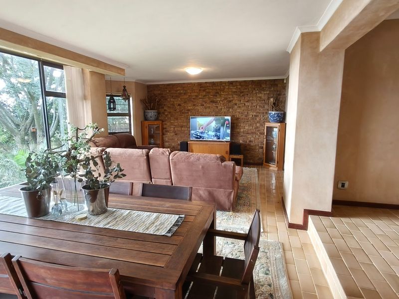 Luxurious Roodepoort Home with Entertainer’s Flow - Photo 8