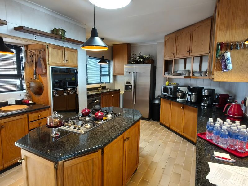 Luxurious Roodepoort Home with Entertainer’s Flow - Photo 6