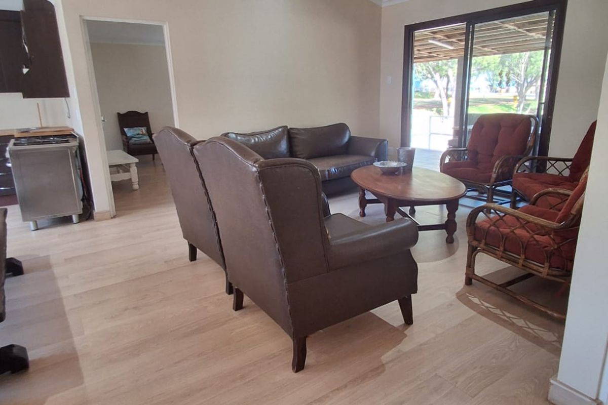 Charming 3-bedroom coastal home in Hartenbos - Photo 4