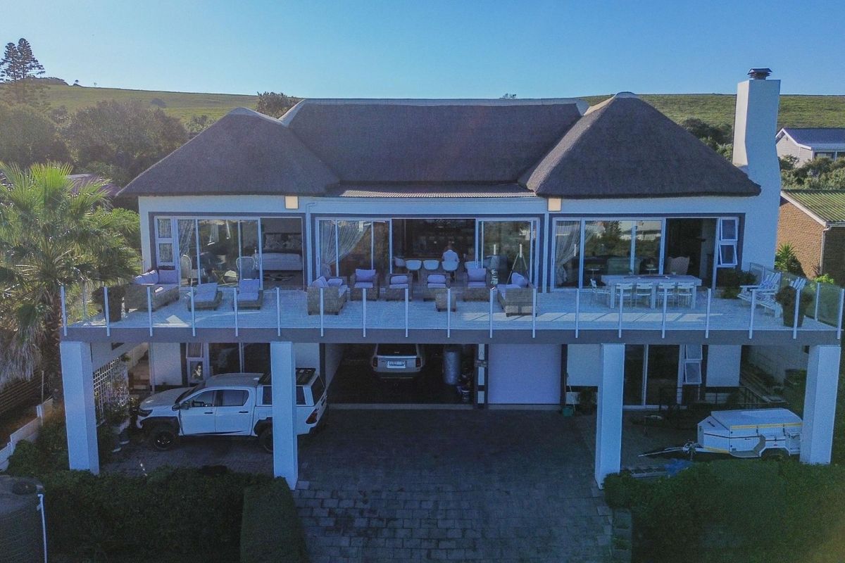Coastal Luxury Retreat with Uninterrupted Sea Views in Cannon Rocks - Photo 3