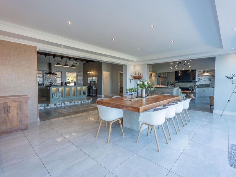 Coastal Luxury Retreat with Uninterrupted Sea Views in Cannon Rocks - Photo 10
