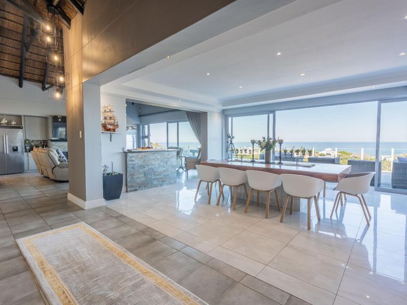 Coastal Luxury Retreat with Uninterrupted Sea Views in Cannon Rocks - Photo 9