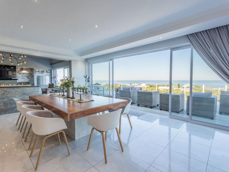 Coastal Luxury Retreat with Uninterrupted Sea Views in Cannon Rocks - Photo 8