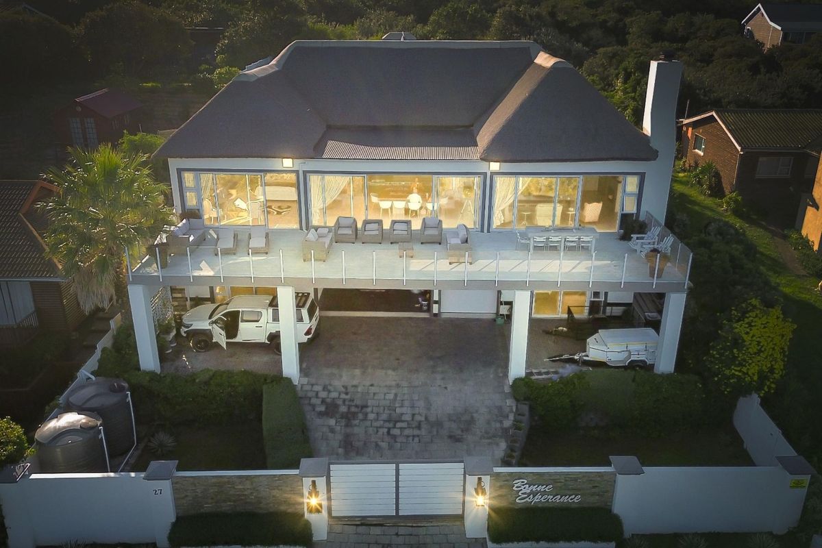 Coastal Luxury Retreat with Uninterrupted Sea Views in Cannon Rocks - Photo 4