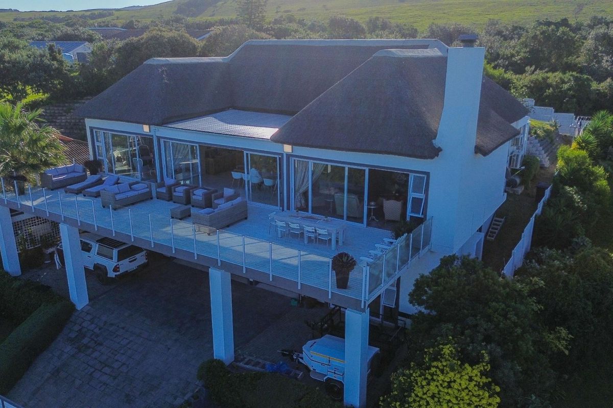 Coastal Luxury Retreat with Uninterrupted Sea Views in Cannon Rocks - Photo 2