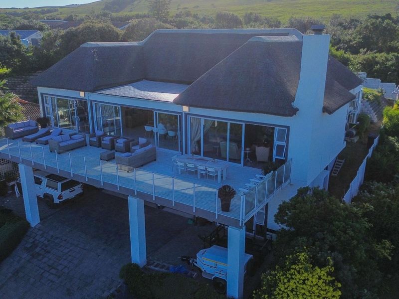 Coastal Luxury Retreat with Uninterrupted Sea Views in Cannon Rocks - Photo 2