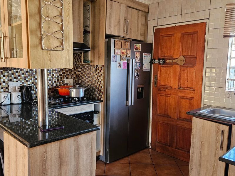 A beautiful three-bedroom home  - Photo 7