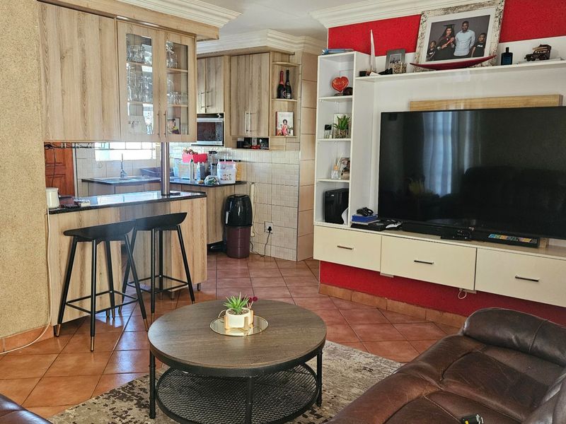 A beautiful three-bedroom home  - Photo 6