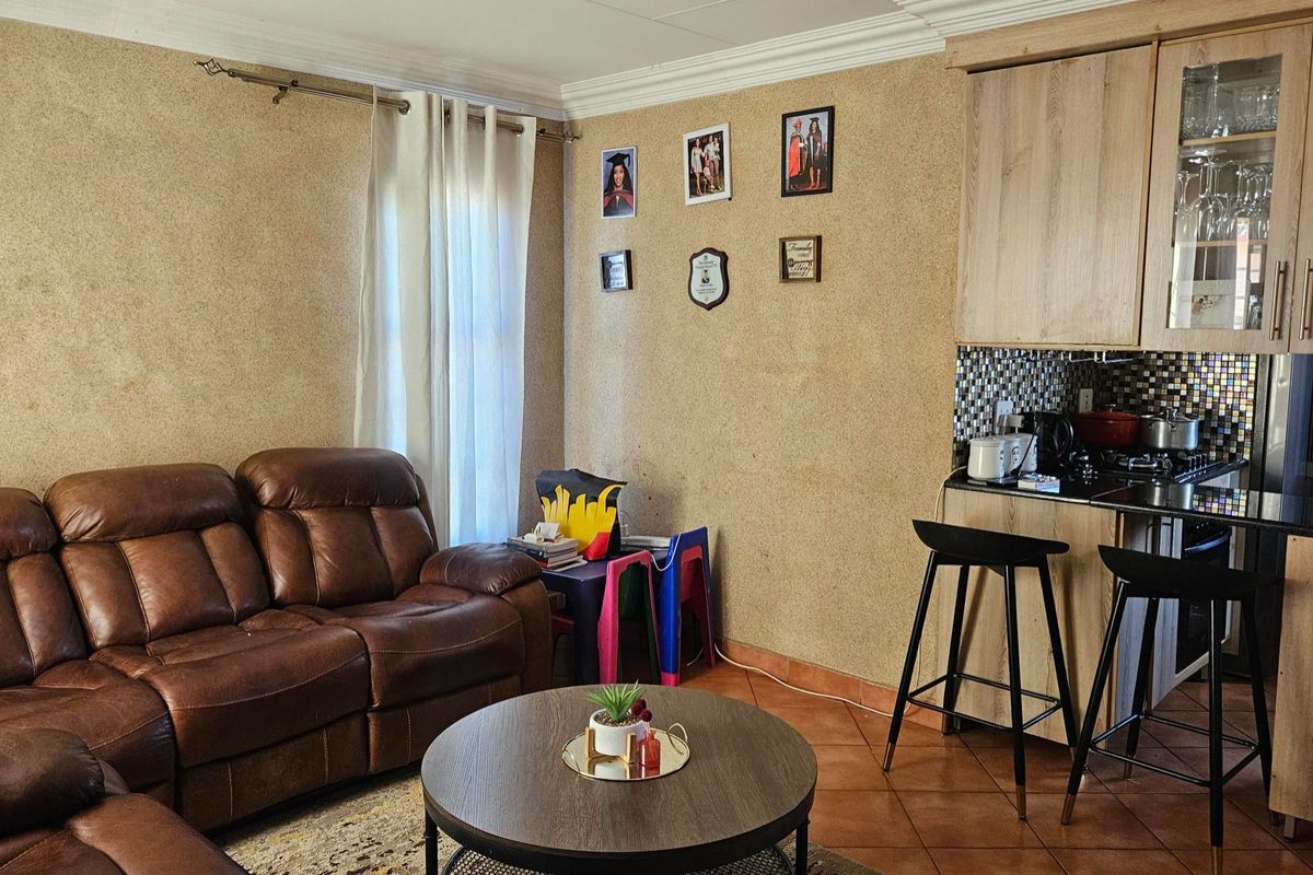 A beautiful three-bedroom home  - Photo 5