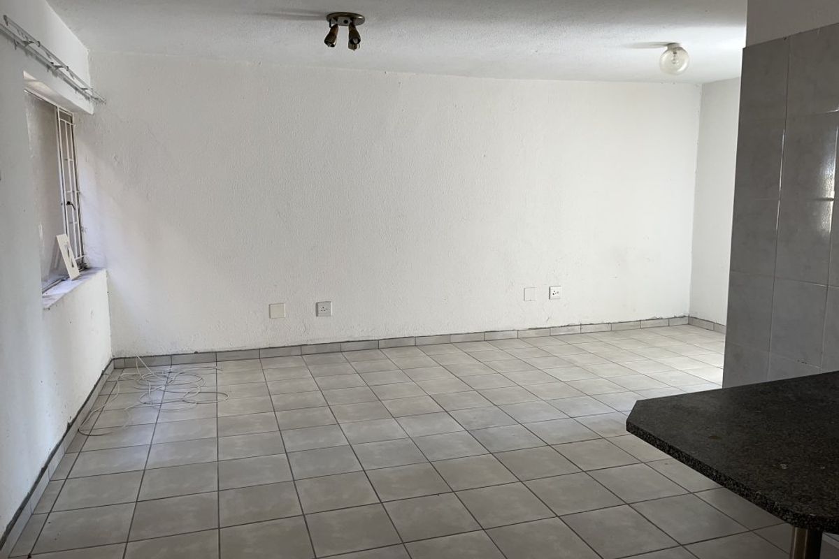2 Bedroom Apartment For Sale in Edenvale Central - Photo 5
