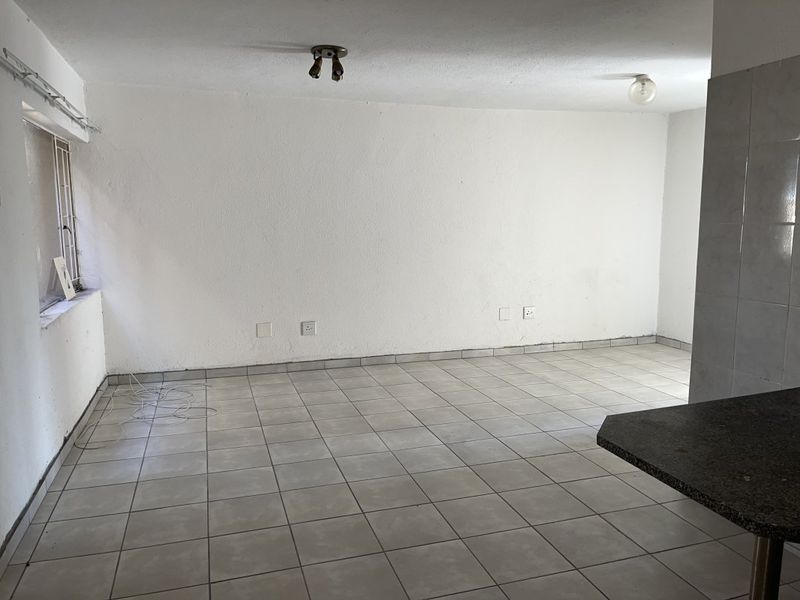 2 Bedroom Apartment For Sale in Edenvale Central - Photo 5