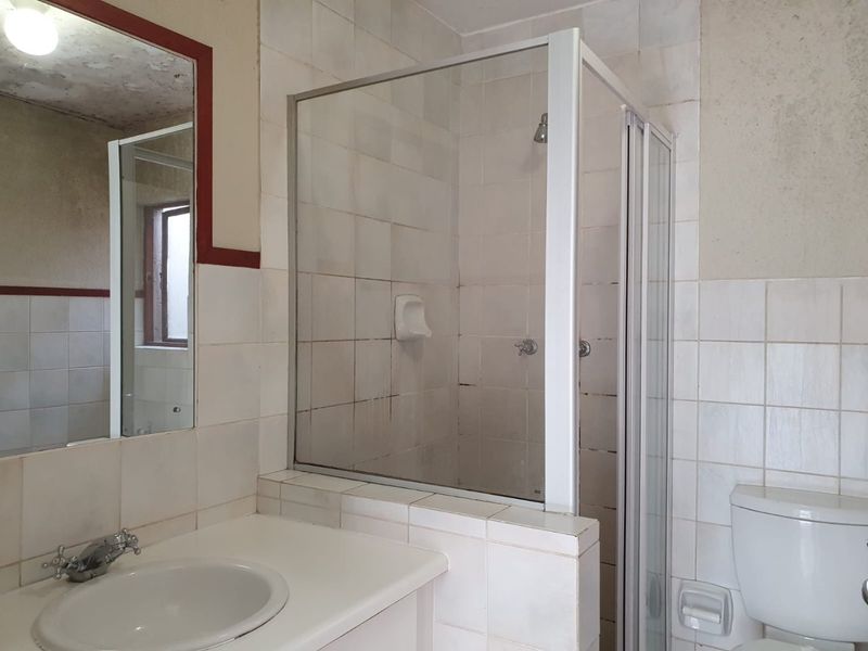 Secure 1st floor apartment in Dowerglen Ext 4 - Photo 10