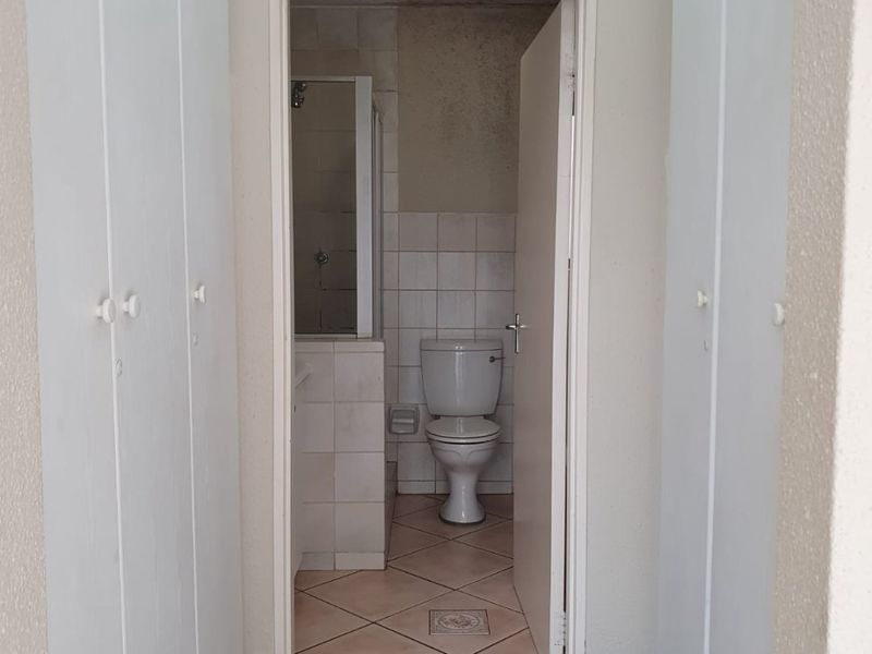Secure 1st floor apartment in Dowerglen Ext 4 - Photo 8