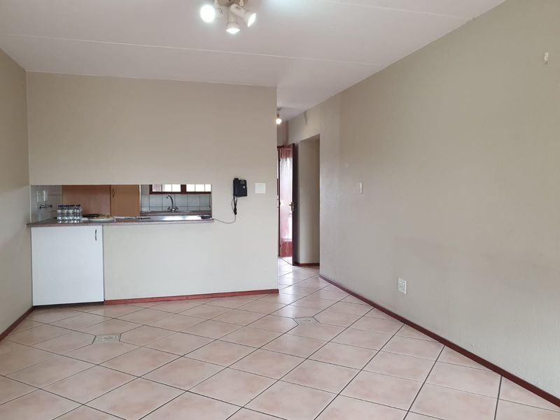 Secure 1st floor apartment in Dowerglen Ext 4 - Photo 3
