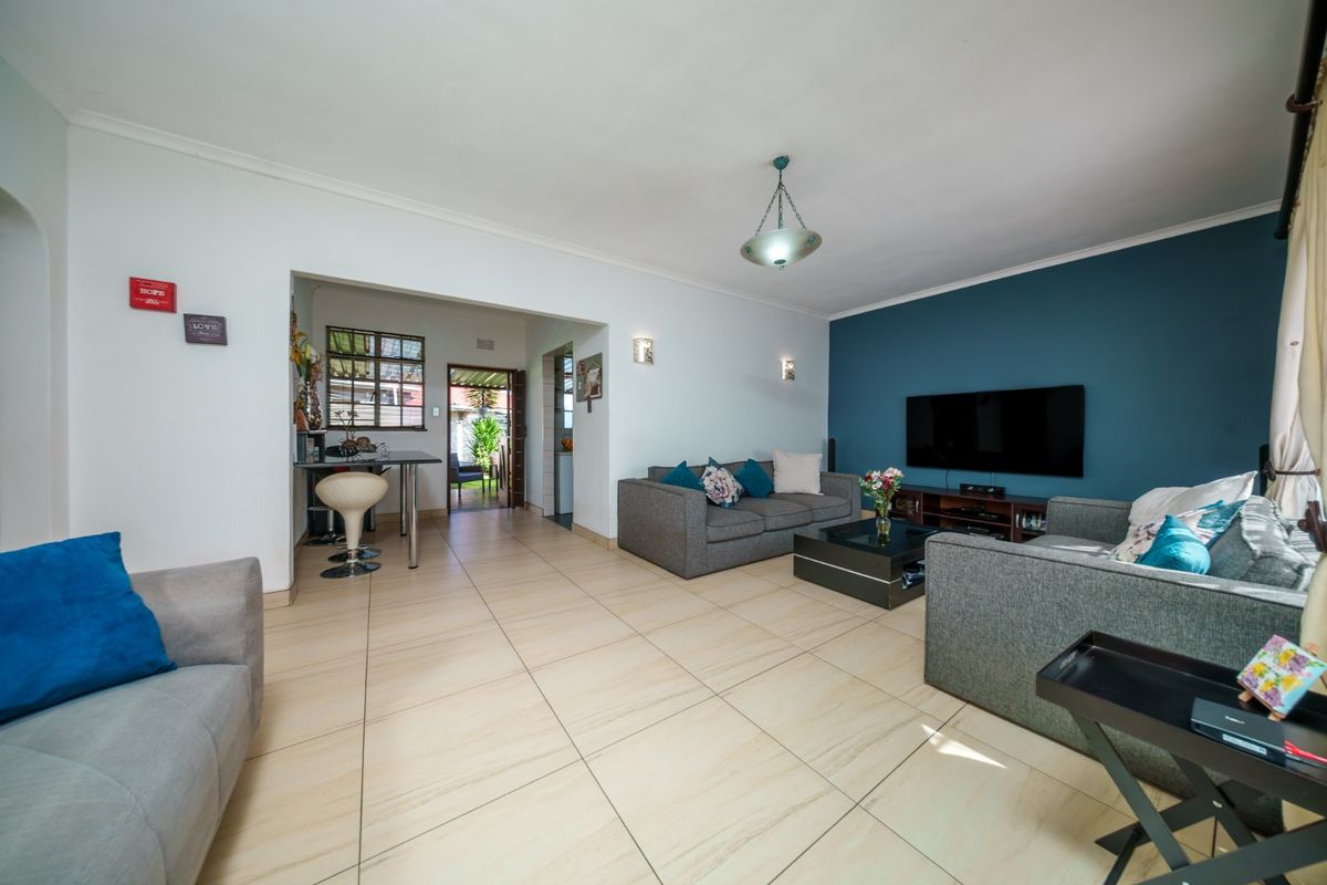 Modern Family Home with Flatlet in Kelvin Estate. - Photo 3