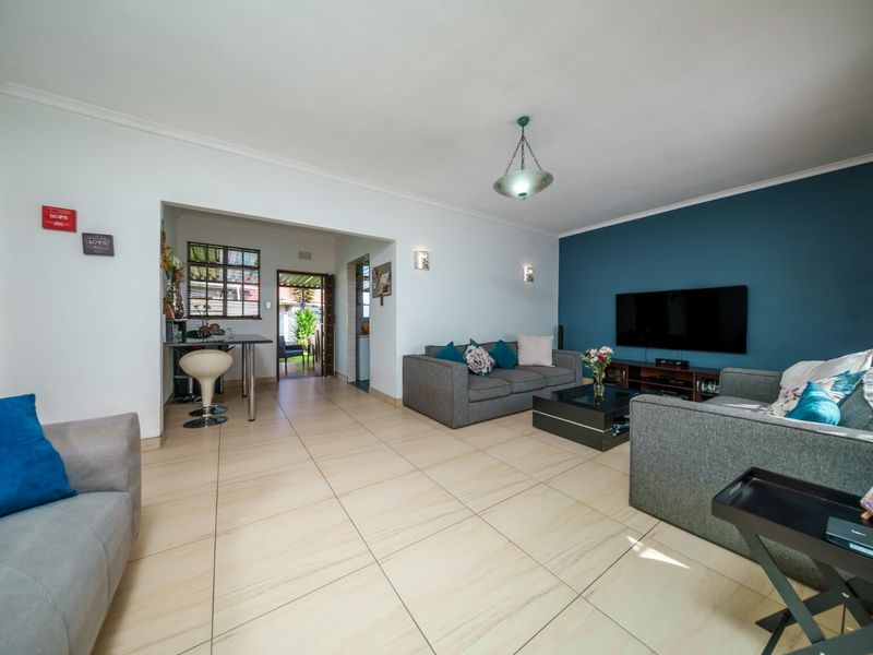 Modern Family Home with Flatlet in Kelvin Estate. - Photo 3