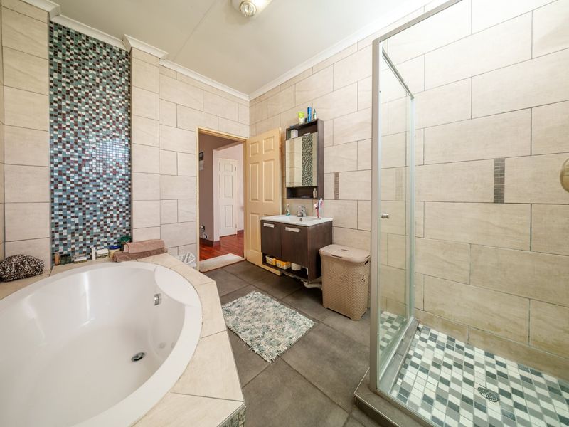 Modern Family Home with Flatlet in Kelvin Estate. - Photo 9