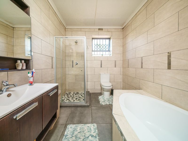 Modern Family Home with Flatlet in Kelvin Estate. - Photo 8