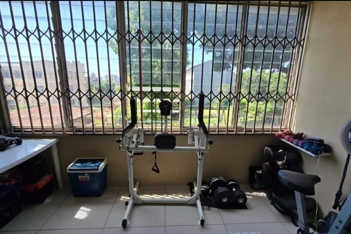1.5 Bedrooms, 1 Bathroom Apartment To Let In Bulwer, Durban - Photo 2