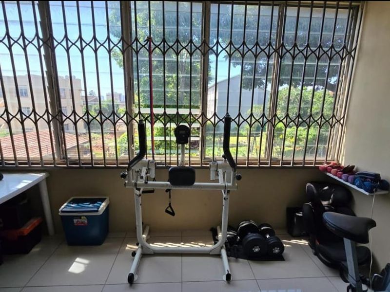 1.5 Bedrooms, 1 Bathroom Apartment To Let In Bulwer, Durban - Photo 2