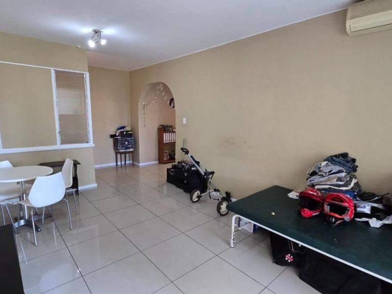 1.5 Bedrooms, 1 Bathroom Apartment To Let In Bulwer, Durban - Photo 3