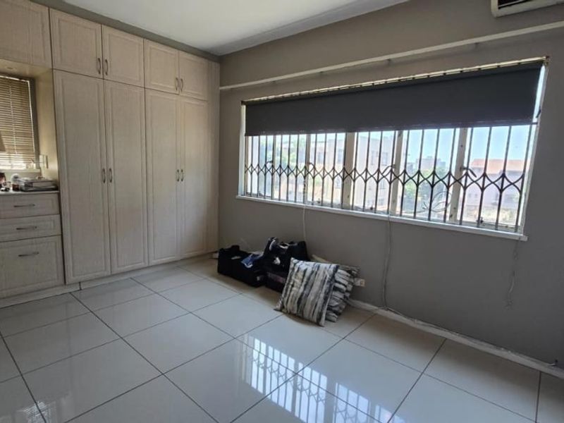 1.5 Bedrooms, 1 Bathroom Apartment To Let In Bulwer, Durban - Photo 9