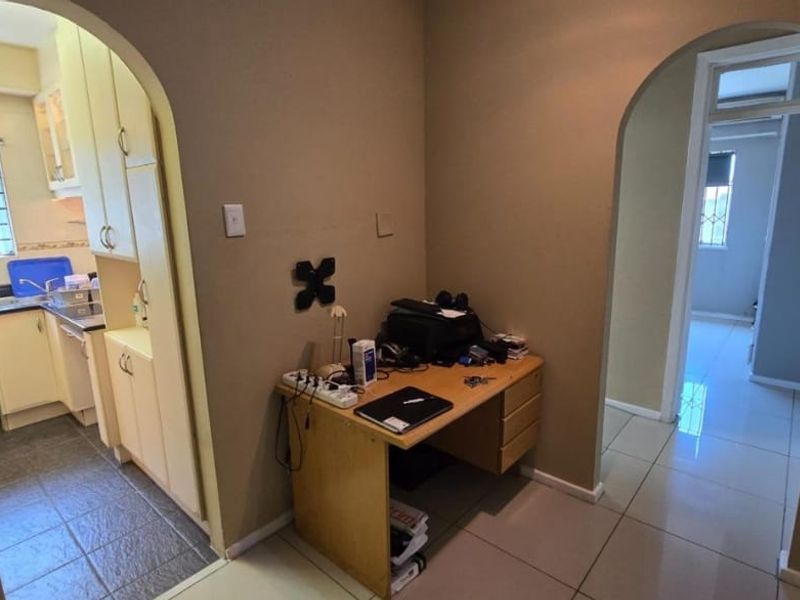 1.5 Bedrooms, 1 Bathroom Apartment To Let In Bulwer, Durban - Photo 8