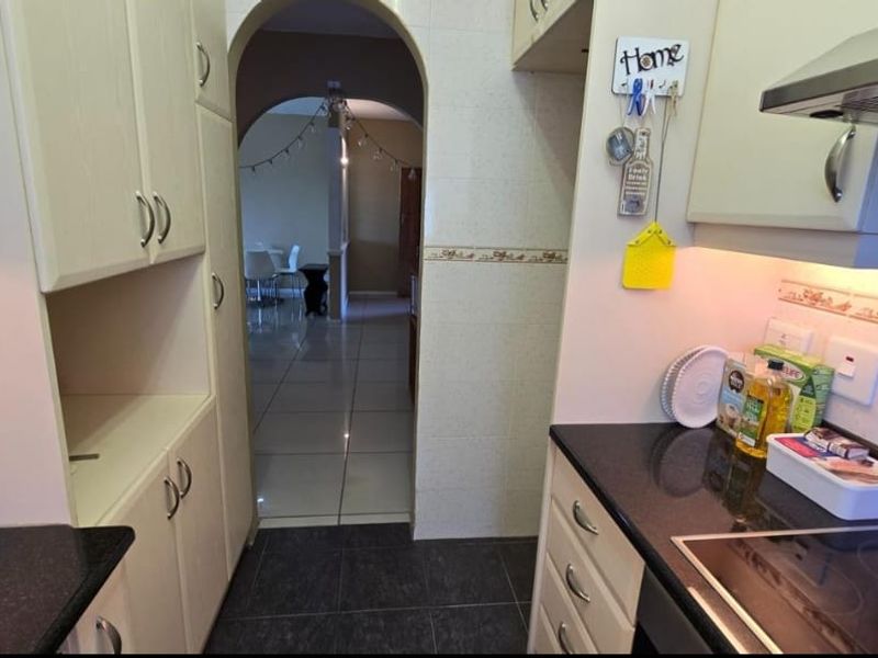 1.5 Bedrooms, 1 Bathroom Apartment To Let In Bulwer, Durban - Photo 7
