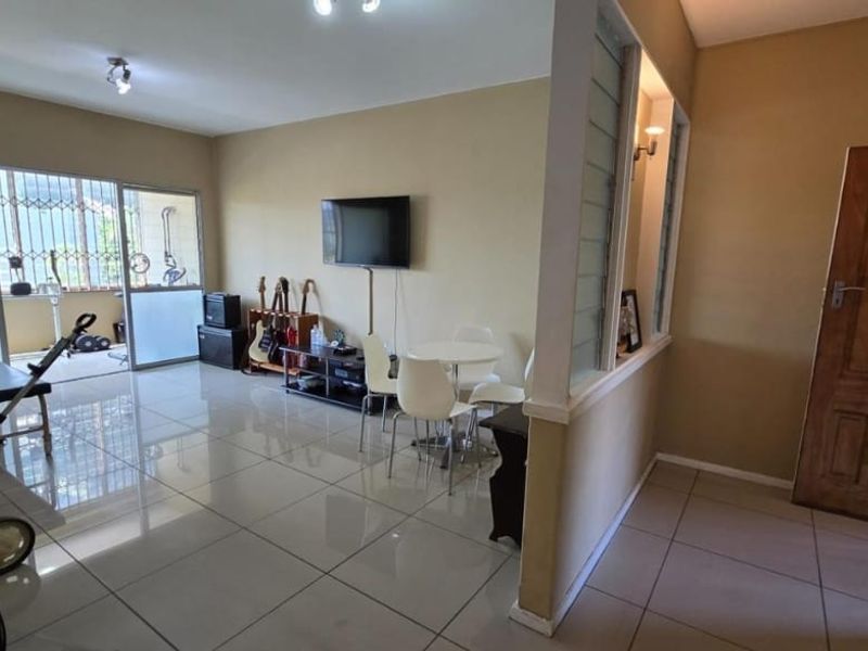 1.5 Bedrooms, 1 Bathroom Apartment To Let In Bulwer, Durban - Photo 4