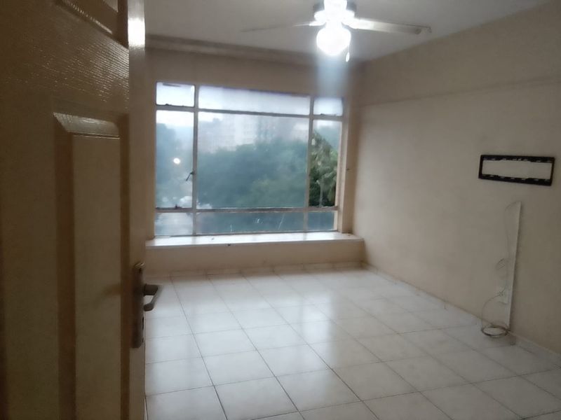 3 Bedrooms, 1 Bathroom Sharing Accommodation To Let In Durban Central, Durban  - Photo 2