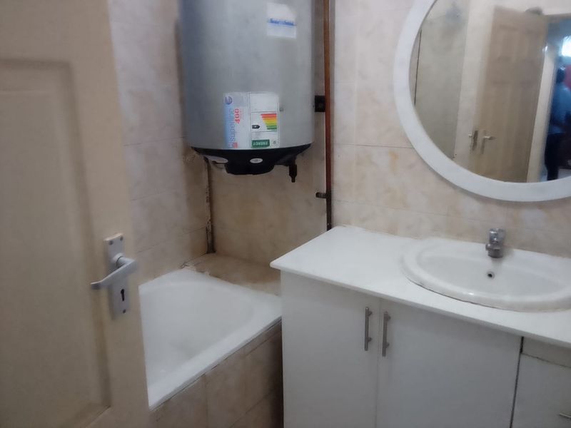 3 Bedrooms, 1 Bathroom Sharing Accommodation To Let In Durban Central, Durban  - Photo 4