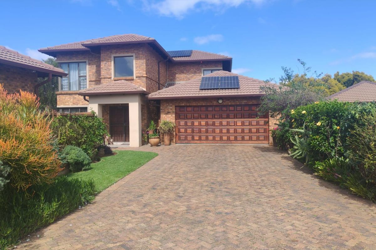 Beautiful 3 bedroom double-storey home situated in the heart of Farramre - Photo 2